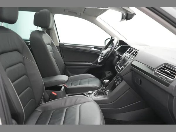 VOLKSWAGEN Tiguan (2016) — foto 11 van 30