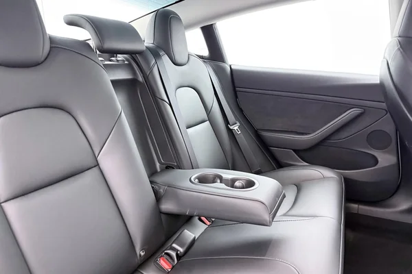 Tesla Model 3 (2023) — foto 21 van 44