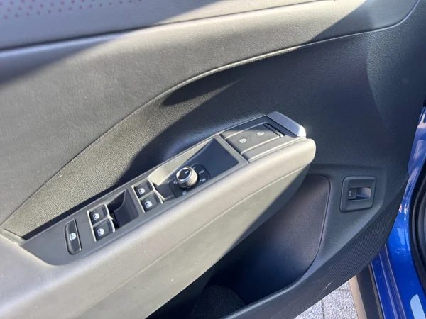 VOLKSWAGEN T-Roc (2025) — foto 6 van 23