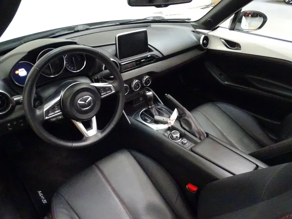 Mazda MX-5 (2017) — foto 5 van 25