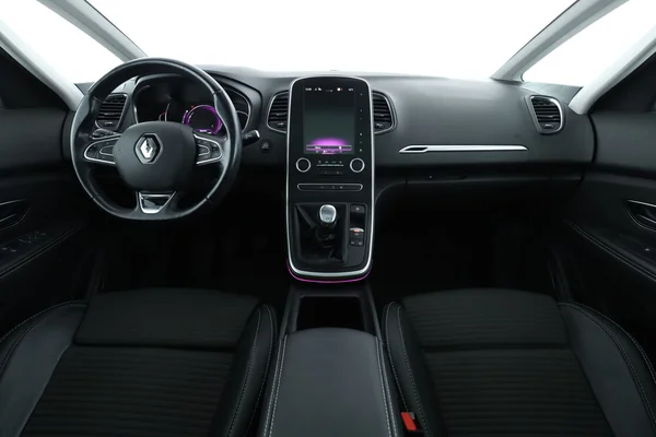 Renault Scenic (2017) — foto 3 van 16