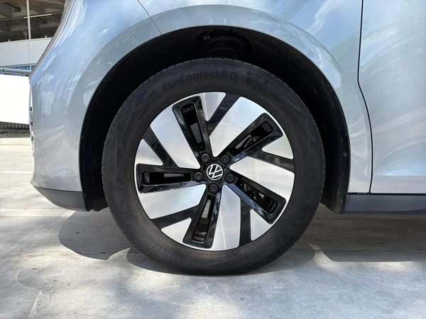 VOLKSWAGEN ID.Buzz (2024) — foto 16 van 24