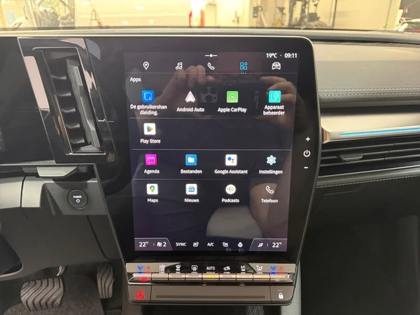 Renault Megane-E-Tech (2022) — foto 14 van 29