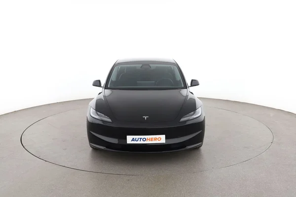 Tesla Model 3 (2024) — foto 15 van 16