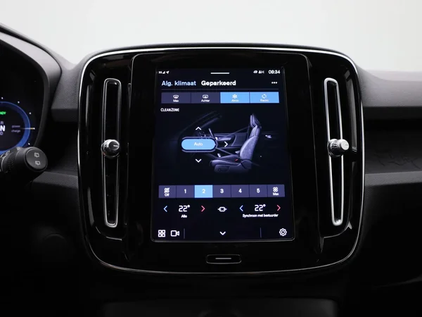 Volvo XC40 (2023) — foto 10 van 41