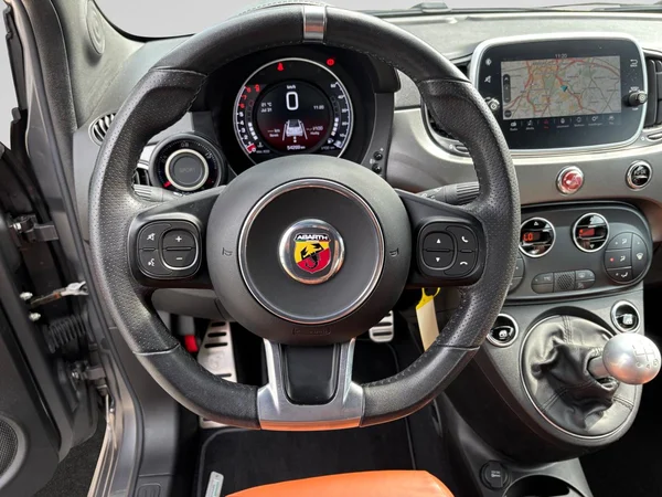 ABARTH 595C (2019) — foto 4 van 24