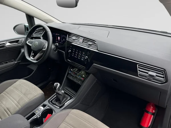 VOLKSWAGEN Touran (2025) — foto 16 van 18