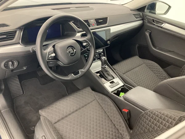 SKODA Superb Combi (2023) — foto 7 van 36