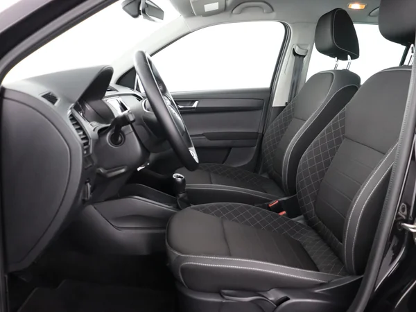 SKODA Fabia (2023) — foto 2 van 26