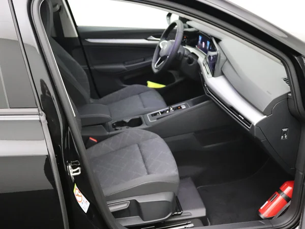 VOLKSWAGEN Golf VIII SW (2024) — foto 10 van 21