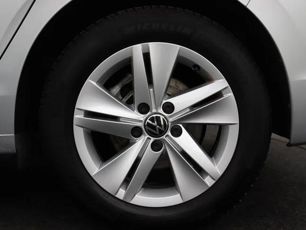 VOLKSWAGEN Golf (2024) — foto 7 van 27