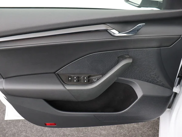 SKODA Octavia Combi (2024) — foto 9 van 18