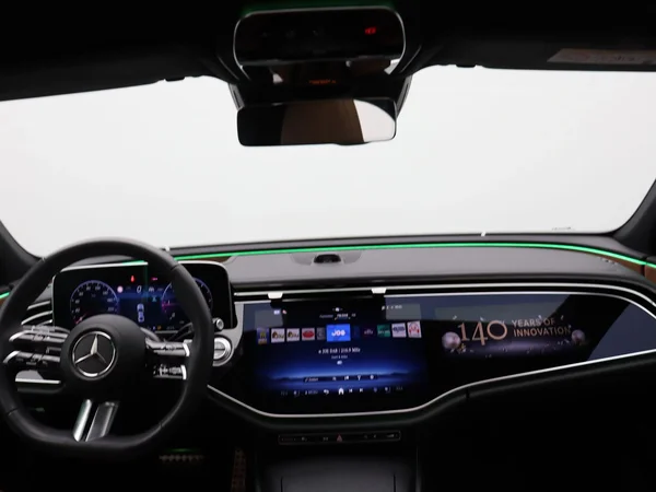 Mercedes-Benz E-Klasse (2024) — foto 8 van 22
