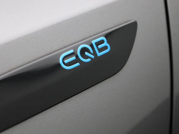 Mercedes-Benz EQB (2022) — foto 8 van 48