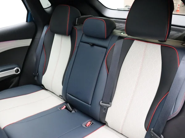 BYD ATTO 3 (2023) — foto 9 van 32