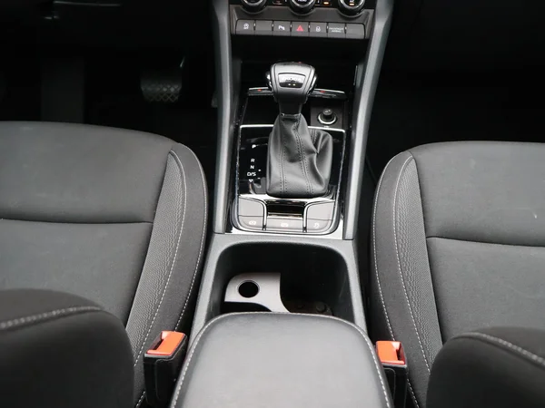 SKODA Karoq (2023) — foto 5 van 24