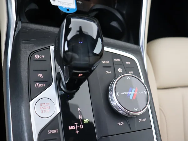 BMW 330 (2021) — foto 4 van 31