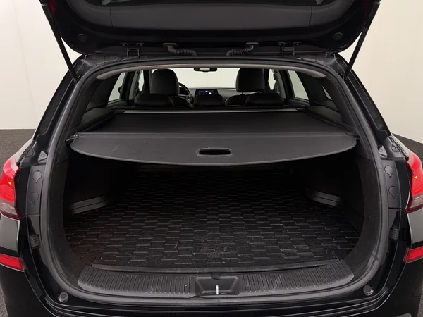 HYUNDAI i30 (2019) — foto 8 van 30