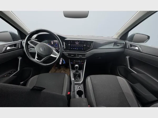 VOLKSWAGEN Polo (2023) — foto 2 van 24