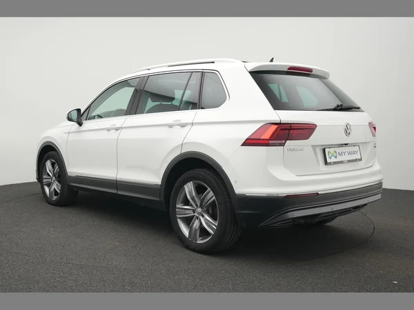 VOLKSWAGEN Tiguan (2016) — foto 28 van 30