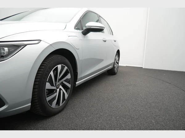 VOLKSWAGEN Golf VIII eHybrid (PHEV) (2021) — foto 17 van 32
