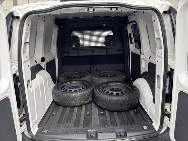 VOLKSWAGEN Caddy Van (2025) — foto 7 van 18