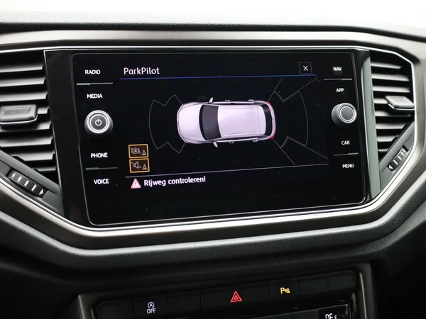VOLKSWAGEN T-Roc (2019) — foto 13 van 20