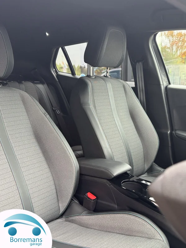 Peugeot 2008 (2023) — foto 13 van 45