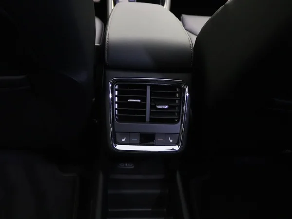 SKODA Enyaq Coupé (2025) — foto 2 van 28