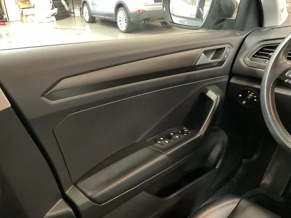 VOLKSWAGEN T-Roc (2019) — foto 39 van 51