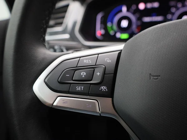 Volkswagen Tiguan (2021) — foto 11 van 41