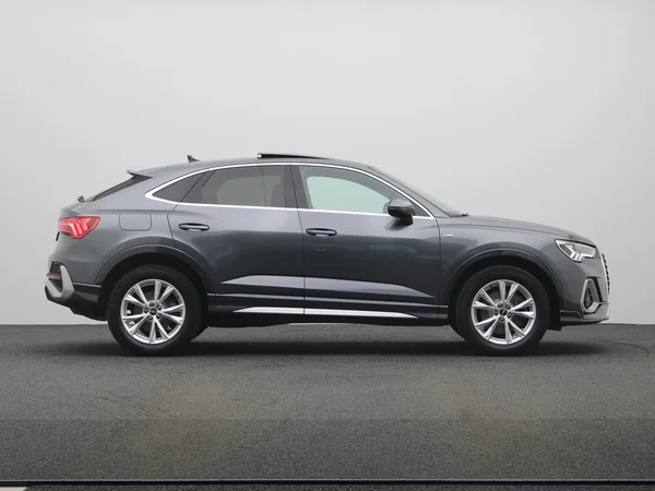 AUDI Q3 Sportback PHEV (2022) — foto 21 van 23