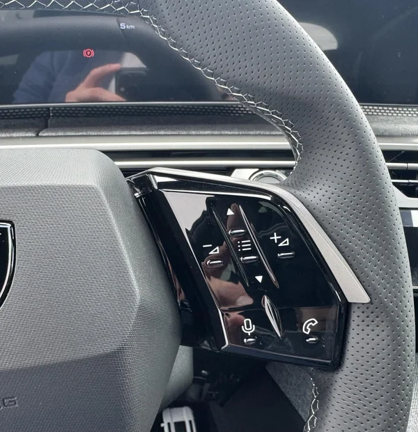 Peugeot e-5008 (2026) — foto 18 van 34