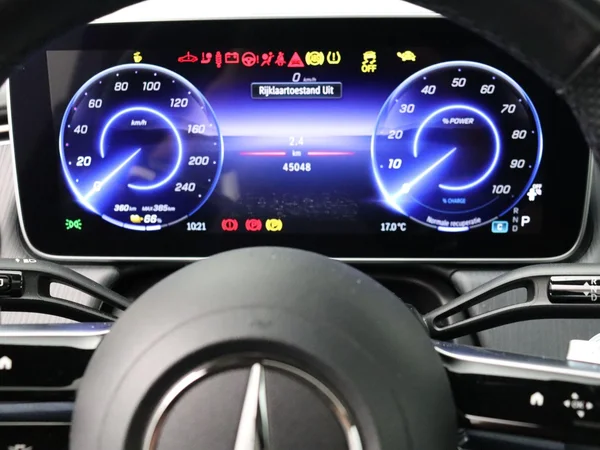 Mercedes-Benz EQE (2025) — foto 7 van 35
