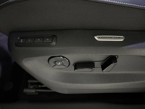 VOLKSWAGEN Tiguan (2025) — foto 2 van 16