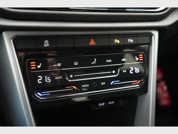 VOLKSWAGEN T-Roc (2023) — foto 21 van 32