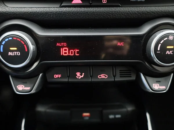 Kia Rio (2023) — foto 13 van 37