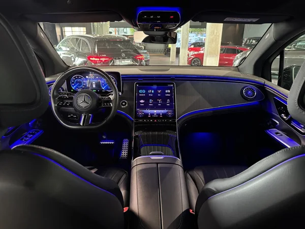 Mercedes-Benz EQE (2025) — foto 15 van 24