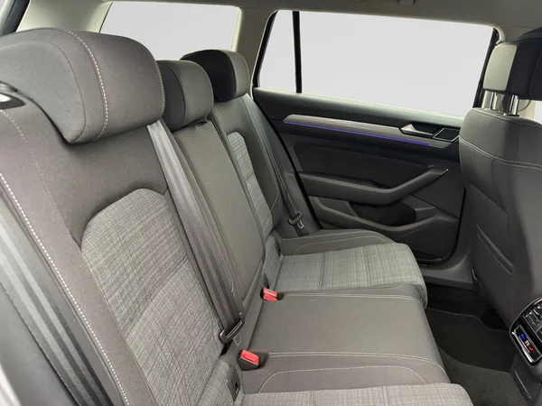 VOLKSWAGEN Passat Variant (2021) — foto 10 van 24