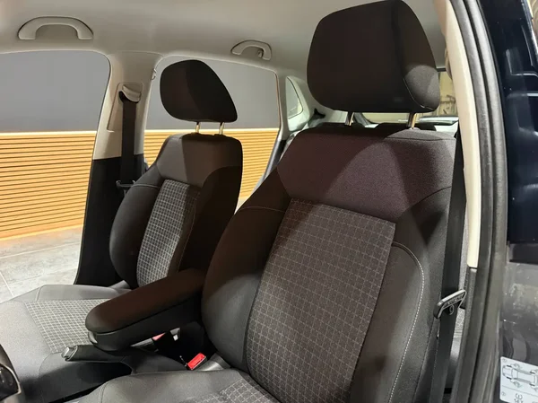 Volkswagen Polo (2015) — foto 22 van 23