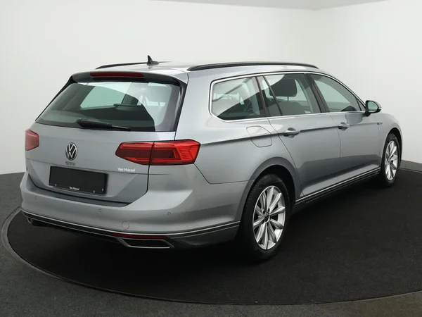 VOLKSWAGEN Passat Variant GTE (2022) — foto 3 van 31