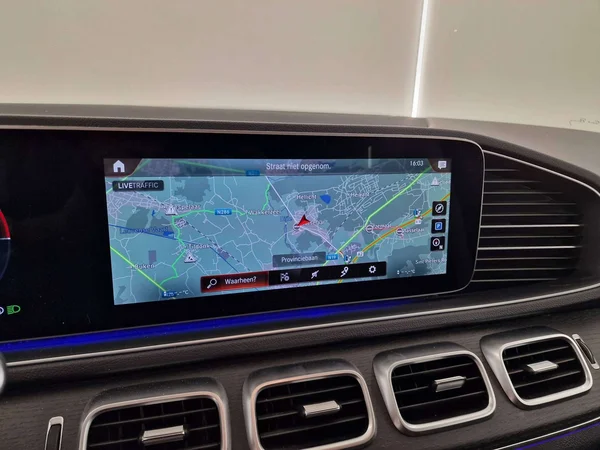Mercedes-Benz GLE (2023) — foto 9 van 21