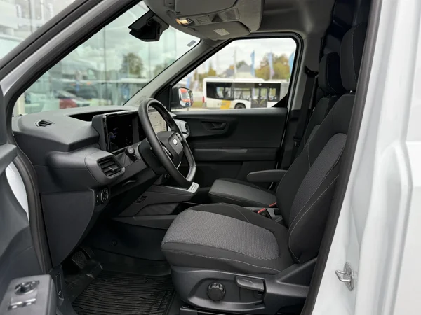 Ford Transit Courier (2025) — foto 5 van 35
