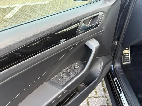 VOLKSWAGEN T-Roc (2025) — foto 6 van 24