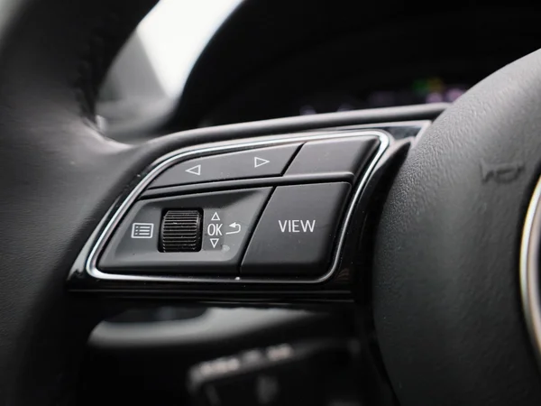 Audi A4 (2024) — foto 10 van 46