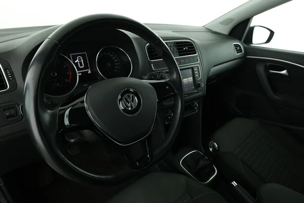 Volkswagen Polo (2016) — foto 2 van 16