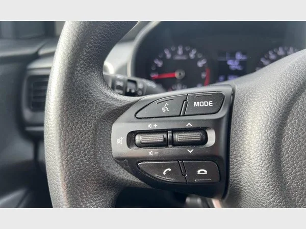 Kia RIO (2022) — foto 9 van 25