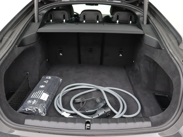 BMW i4 (2024) — foto 8 van 31