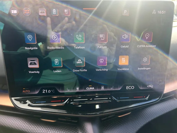 CUPRA Tavascan (2025) — foto 6 van 18