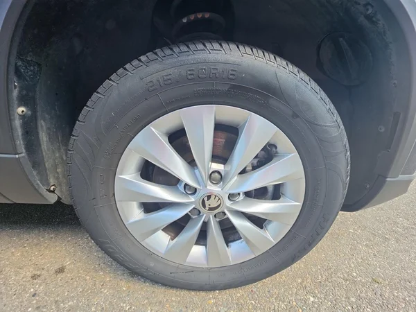 SKODA Karoq (2023) — foto 17 van 24